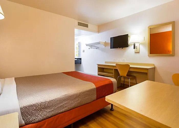6 North Hotel 3*