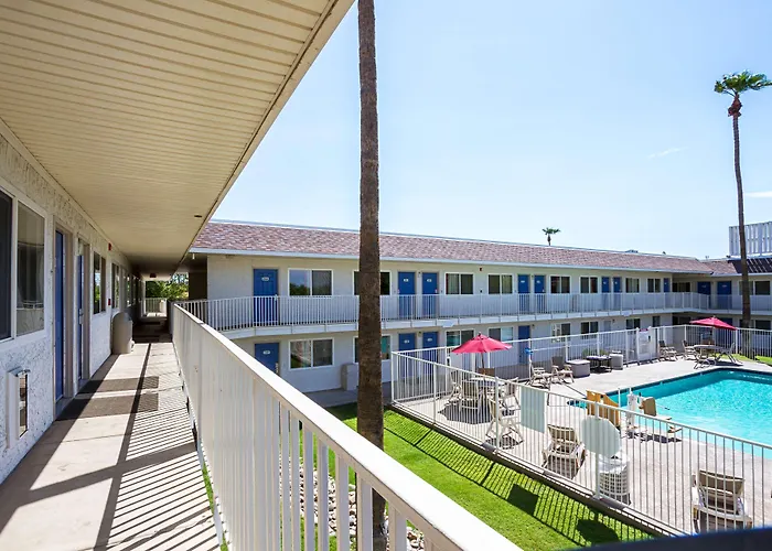 Hotel 6 North 3*