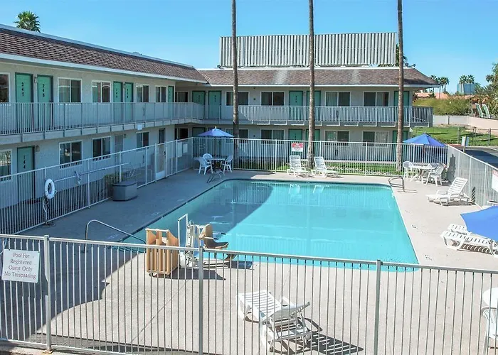 6 North Hotel 3*