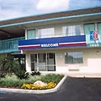 6 North Hotel